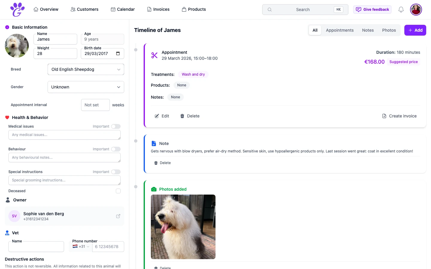 Pet profile showing medical notes, allergy flags and behavioural warnings for a dog